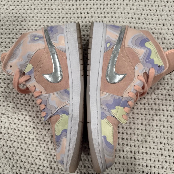 Nike Women's Multicolor High-Top Sneakers - Picture 4 of 6